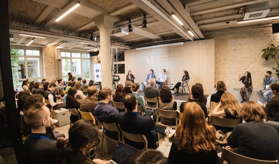 Audience at a DRI event, from the Berlin office card