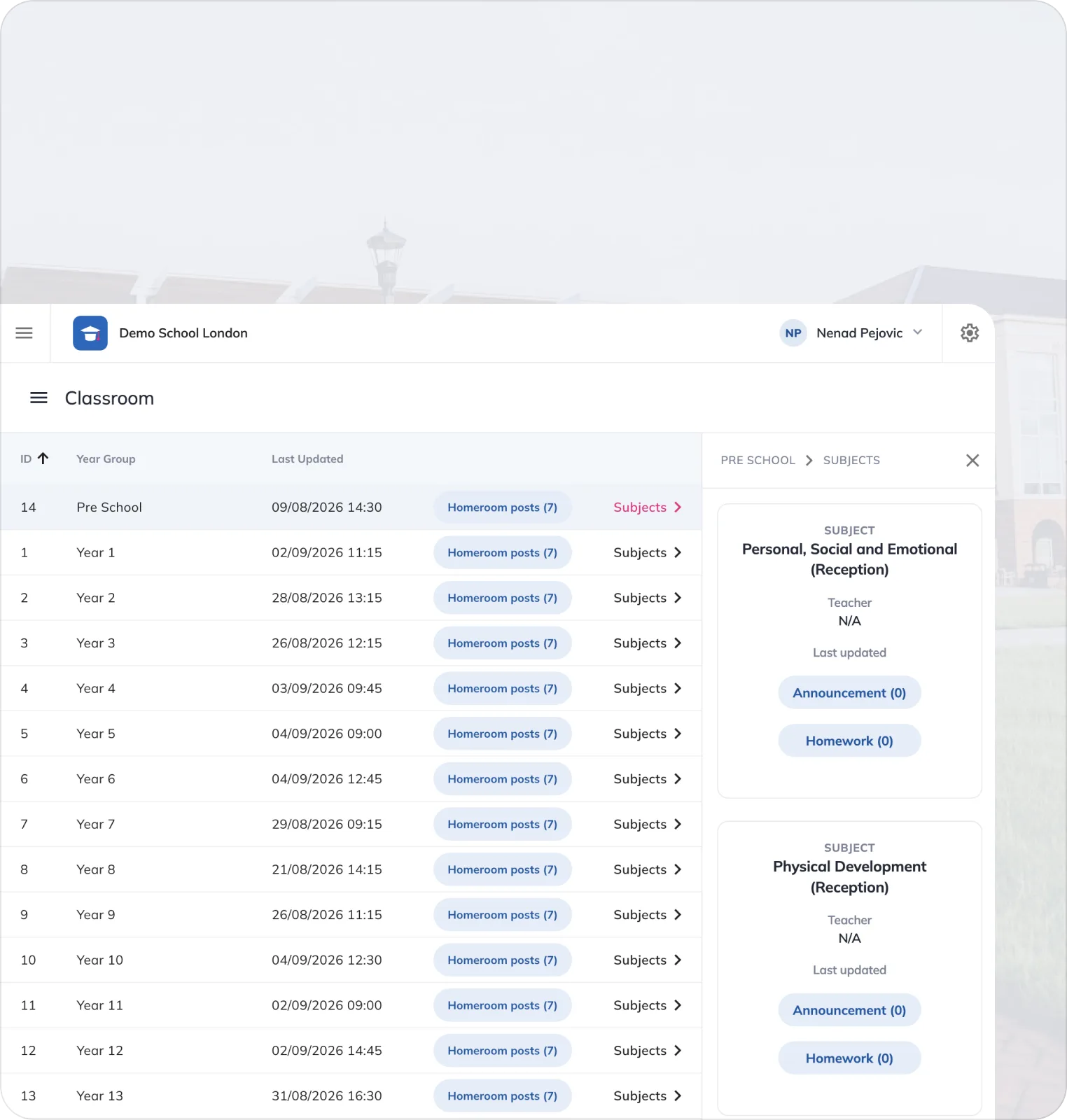 Classroom screen listing year groups with homeroom posts and a subject panel